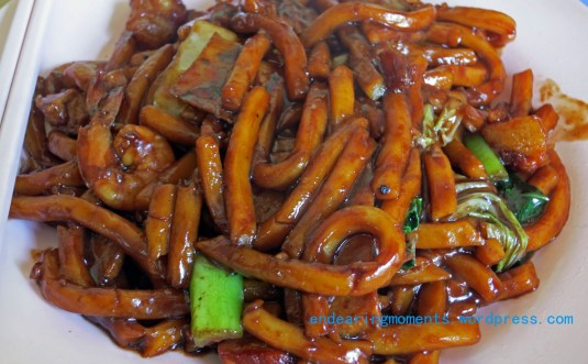 Savoury gravy, al-dente noodles,sweet pork slices, flavourful prwans,crispy carrot and mustard greens all make into a mouthwatering dish.